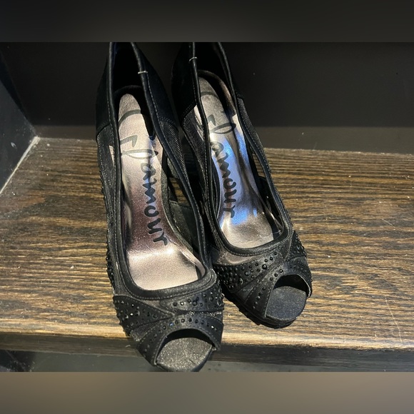 Black high heels - Picture 2 of 2